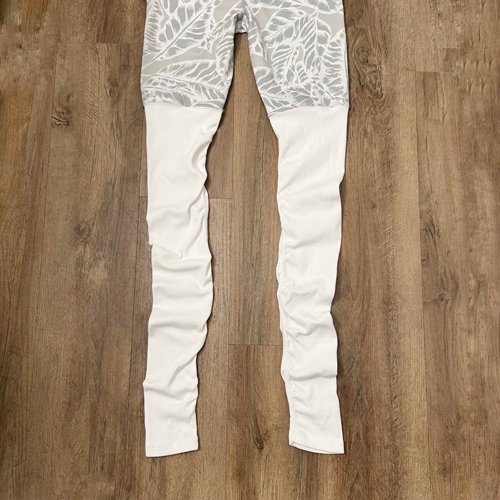 Alo Yoga Goddess Ribbed Leggings White Leaf Print Long Leggings Size M - Picture 9 of 12
